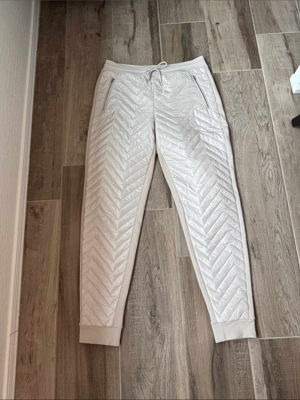 Athleta 10 TALL Solstice Apres Ski quilted jogger